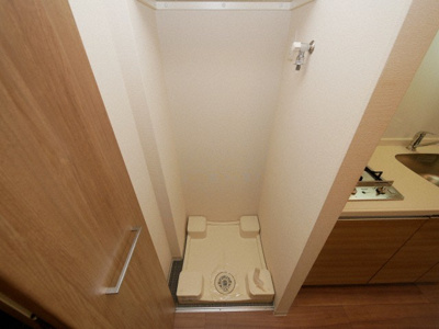 【設備】 | プレサンス塚本駅前 | 洗濯機置き場です