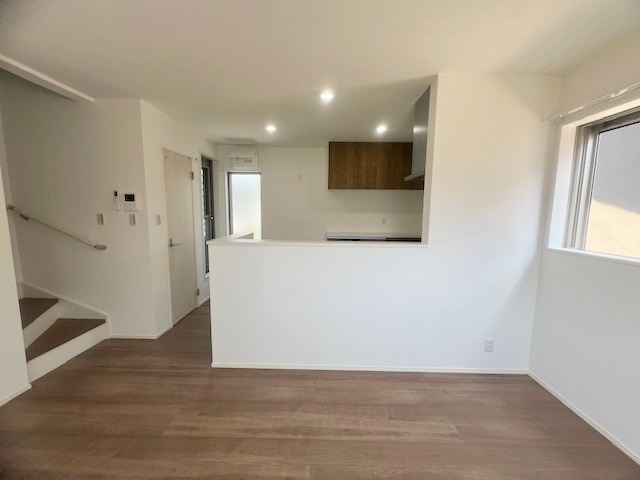 ◎茅ヶ崎市浜之郷　新築戸建◎の居間・リビング|システムキッチン◇◇