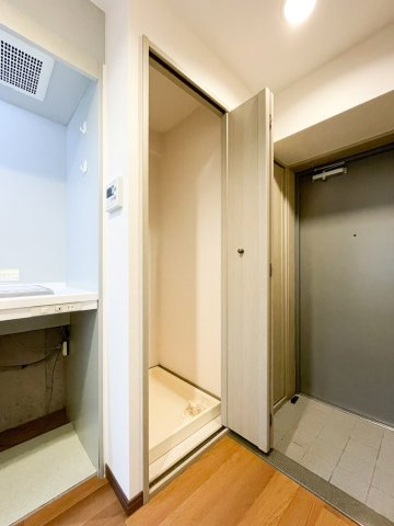 イトーピア三宮アーバンステージのその他|室内洗濯機置き場です