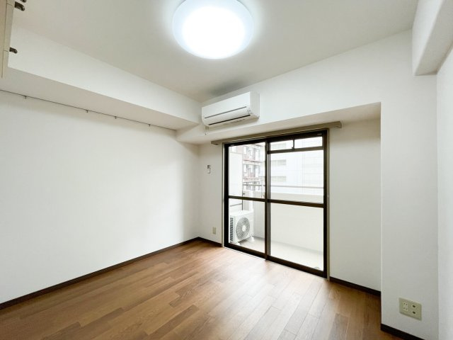 イトーピア三宮アーバンステージの居間・リビング|使いやすい居間です