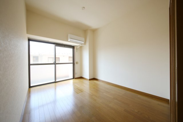 ロイヤルヒルズの洋室|同タイプ別部屋写真