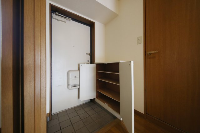 ロイヤルヒルズの玄関|同タイプ別部屋写真