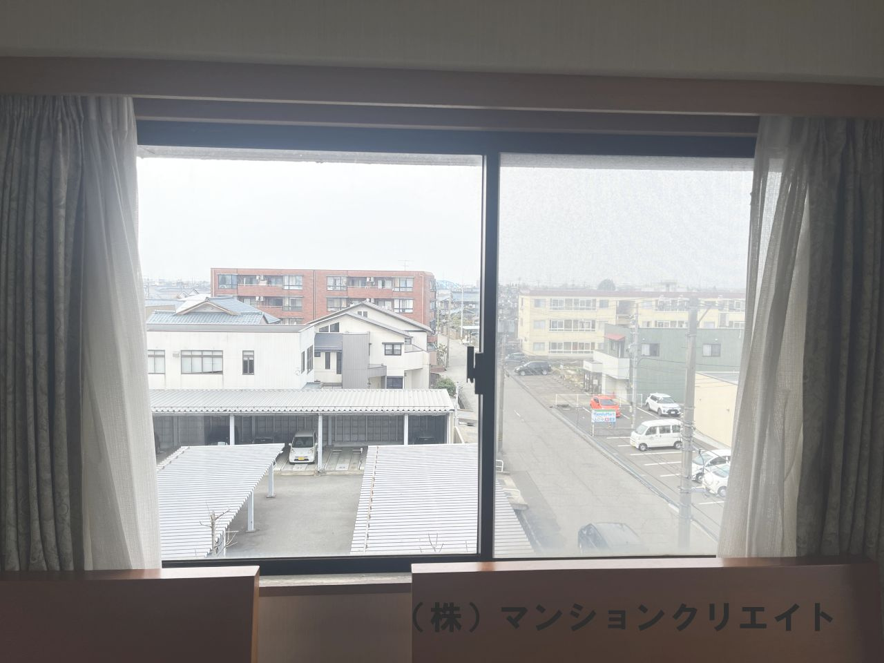 ロアール高木の展望|洋室約６.６帖の北西側の窓からの眺望