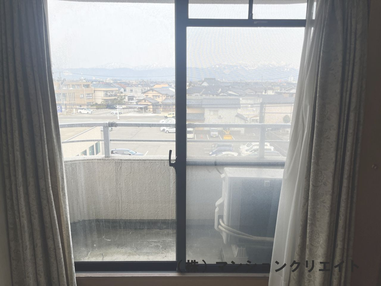 ロアール高木の展望|洋室約６.６帖の北東はバルコニーが付いています。