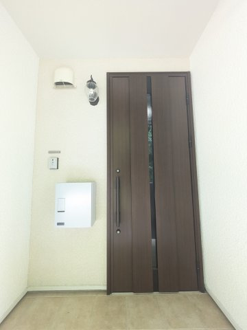 キャメロットAの玄関