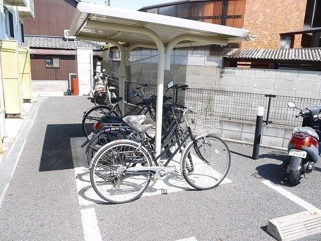 レオパレスパレモⅡのその他共用部分|自転車置場が有ります。