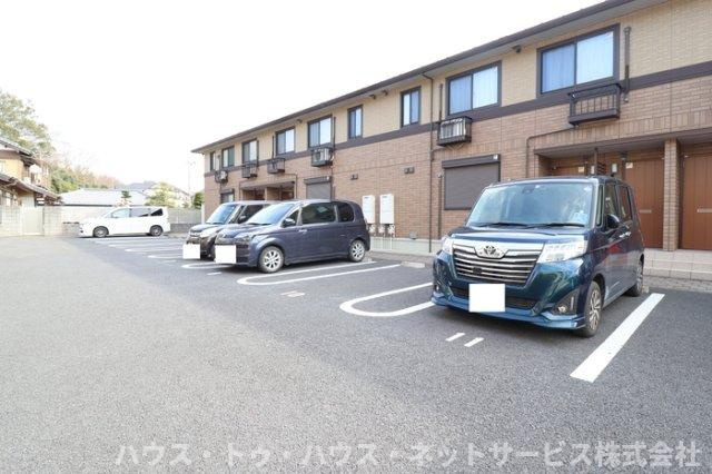 メイユール　マチハタの駐車場