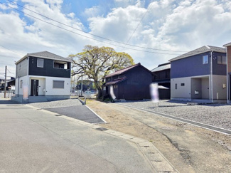 【前面道路含む現地写真】