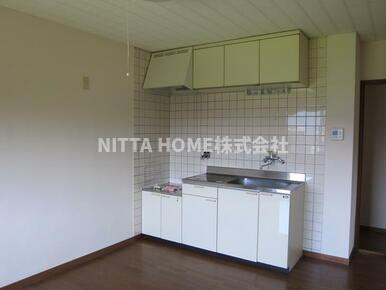 バードヒル東奥Ⅰのキッチン|オープンキッチンにはガスコンロ付きです◇