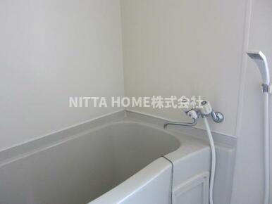 バードヒル東奥Ⅰの浴室|人気の独立洗面台付き♪