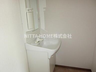 バードヒル東奥Ⅰの洗面所|お風呂には便利な窓が付いていますよ＊