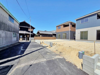 【前面道路含む現地写真】 | 南（庭）側の道路