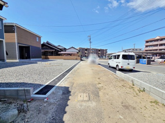 【前面道路含む現地写真】 | 北（駐車場）側の道路