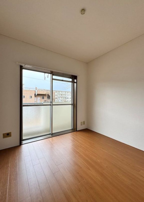 【寝室】 | 名瀬マンション