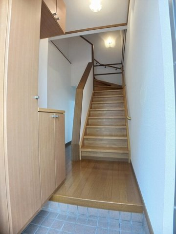 メゾンドヴェール西ノ庄の玄関