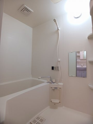 メゾンドヴェール西ノ庄の浴室