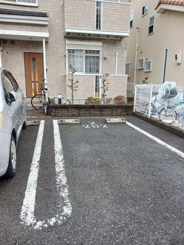 シャン・ド・フルールⅡの駐車場