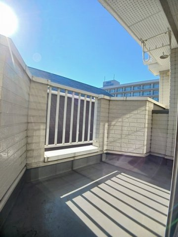 ＣＲＥＳＴＡＬＬ　ＫＯＹＡ　Ⅲのバルコニー