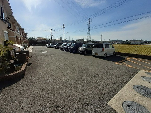 リジェールⅢの駐車場