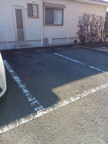 レジダンス・アンソレイエの駐車場