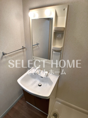 【独立洗面台】 | マリポーサ | 独立洗面台、小物を置くことができて便利です