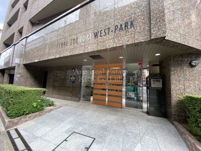 【エントランス】 | リーガル江戸堀ウエストパーク | 重厚感のあるエントランス♪緑が素敵です♪　