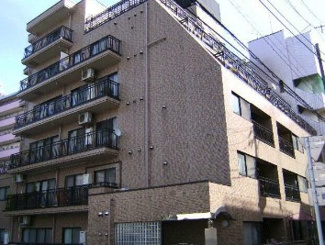 【外観】 | 鉄筋コンクリート造のがっちりとした建物。
