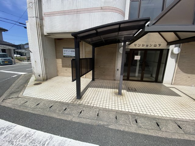 マンションSuiの駐車場