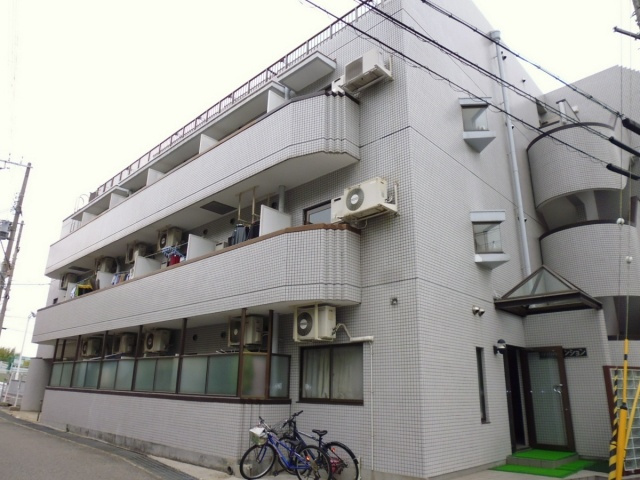 ロイヤルコート南別府B棟