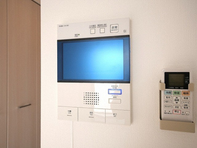 【セキュリティ】 | ライジングメゾン新大阪サウス | モニター付きインターホンです