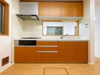 【キッチン】 | 茅ヶ崎市ひばりが丘 中古戸建て | 使用・経年等に伴う、汚損・破損・キズ・性能低下等があります