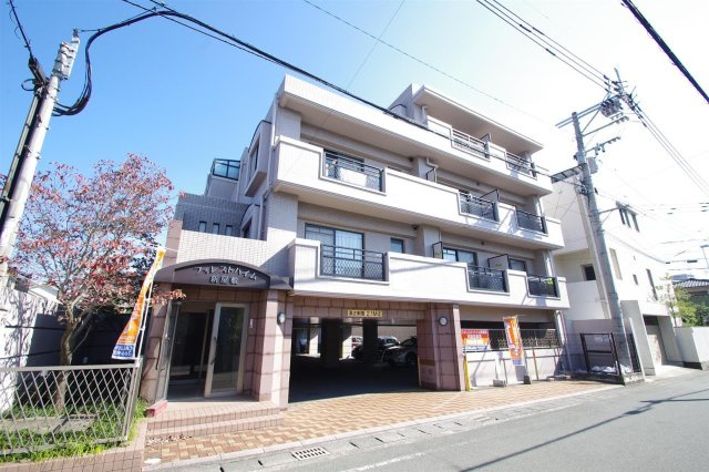 熊本市中央区新屋敷２丁目の賃貸マンションの外観
