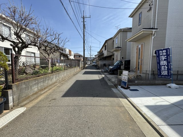 松戸市常盤平６丁目新築戸建【常盤平第二小学校：7分】の前面道路含む現地写真|北側前面道路・幅員約4ｍ