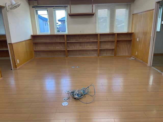 下野市小金井事務所の居間・リビング