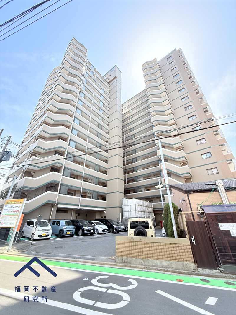 アンピールリーヴァス天神の外観