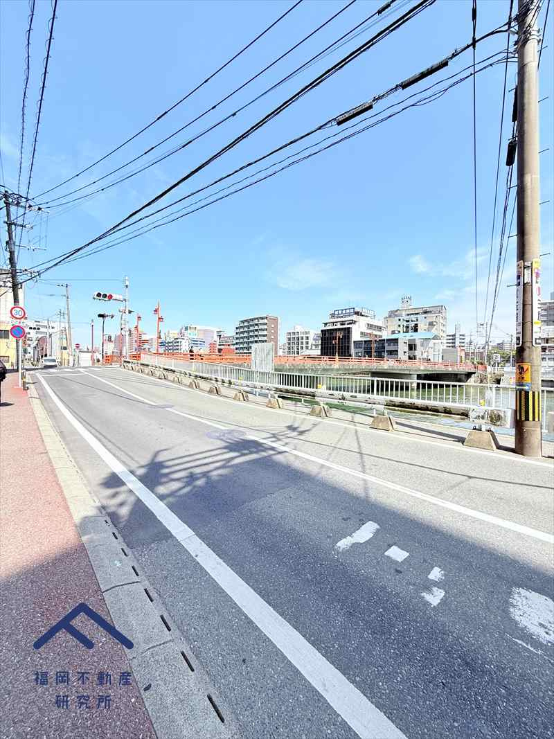 アンピールリーヴァス天神の周辺