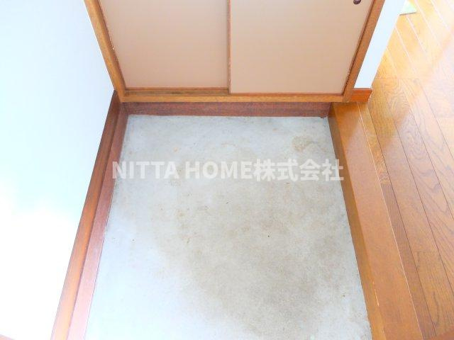 バードヒル東奥Ⅱの玄関|シューズボックスが備え付けられている玄関です★