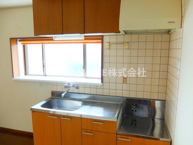 バードヒル東奥Ⅱのキッチン|小窓付きのキッチンスペースです＊