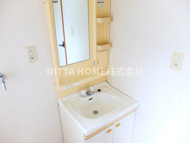 バードヒル東奥Ⅱの洗面所|独立洗髪洗面台がついています◇