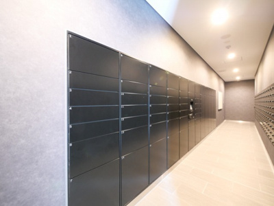 【その他共用部分】 | コンフォリア新大阪宮原Ｑ | 宅配ボックスです