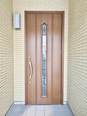 【エントランス】 | 浜寺諏訪森町中１丁　中古一戸建 | 現地見学当日から承っております♪現地周辺の環境や、駅までの道のりなど周辺環境も合わせてご確認いただき、ぜひご検討ください！