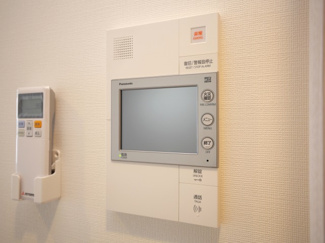 【セキュリティ】 | コンフォリア新大阪宮原Ｑ | モニター付きインターホンです