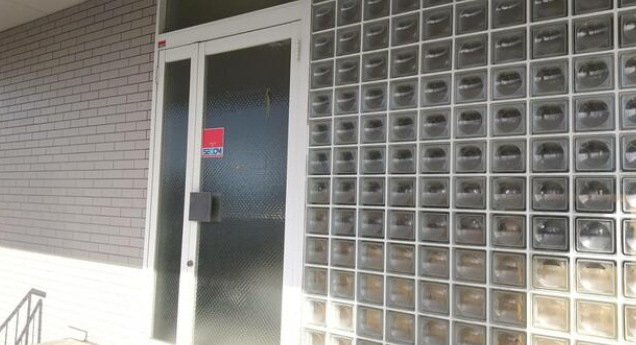 湖南市菩提寺北１丁目の店舗事務所のエントランス