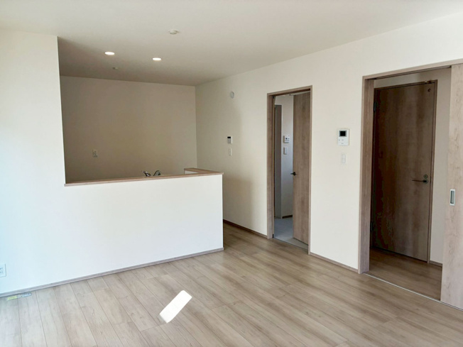 【居間・リビング】 | 東熊堂 新築建売分譲住宅 建物＋土地 TW05594 | 沼津市東熊堂1号棟　リビング ※令和8年2月16日撮影写真