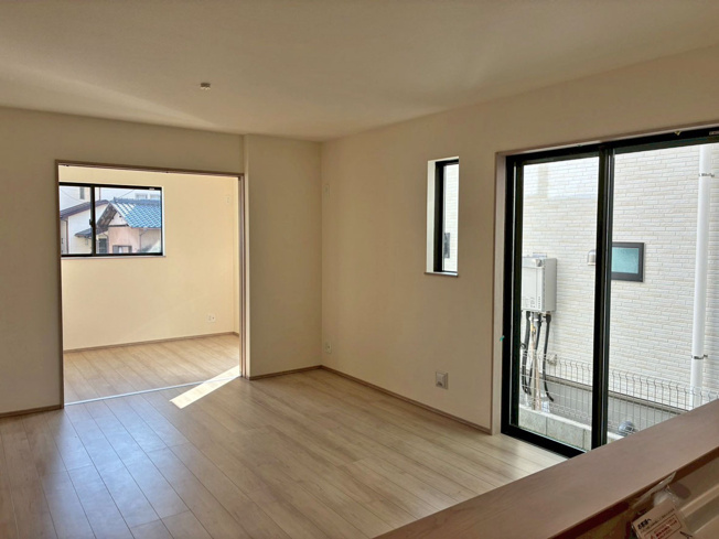 【居間・リビング】 | 東熊堂 新築建売分譲住宅 建物＋土地 TW05594 | 沼津市東熊堂1号棟　リビング ※令和8年2月16日撮影写真