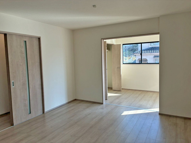 【居間・リビング】 | 東熊堂 新築建売分譲住宅 建物＋土地 TW05594 | 沼津市東熊堂1号棟　リビング ※令和8年2月16日撮影写真