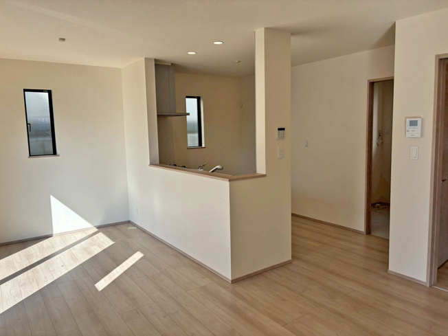 【居間・リビング】 | 東熊堂 新築建売分譲住宅 建物＋土地 TW05594 | 沼津市東熊堂2号棟　リビング ※令和8年2月16日撮影写真