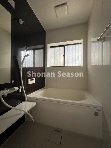 【浴室】 | 短時間で適温にでき、常に快適な入浴ができる追い炊き給湯でのんびりとご入浴いただけます。