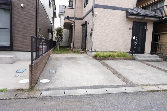 中古戸建 草加市八幡町の駐車場