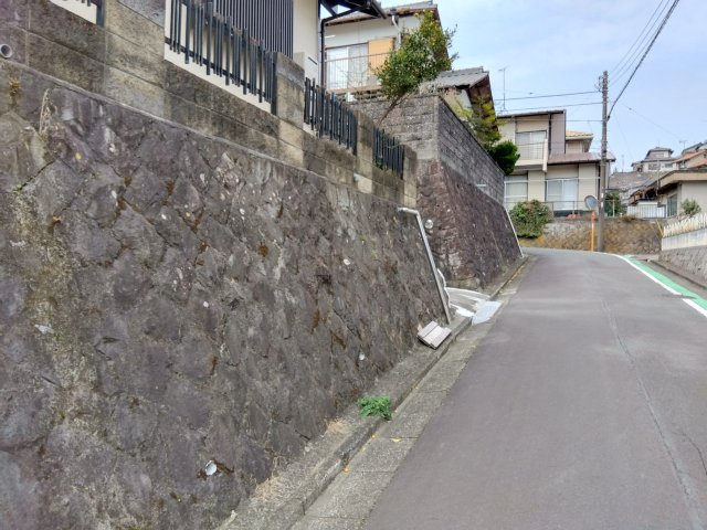売中古戸建　田方郡函南町柏谷の前面道路含む現地写真|閑静な住宅地に位置しています。車通りが少なく騒音も気にならない穏やかな環境です。
